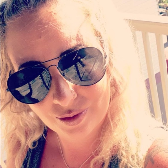 🆕🖤 aviator sunglasses - Picture 4 of 4